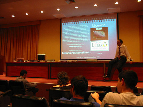Cortell:Foto por Ernesto Larreaba bajo licencia Creative Commons